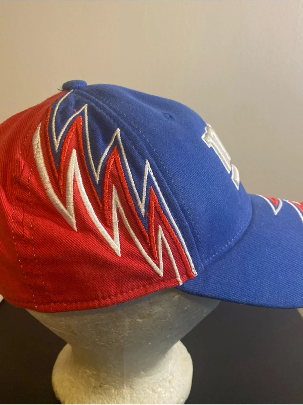 Vintage Reebok New York Giants Hat S/M Blue Red Zig Zag Lightning Bolt Cap NFL